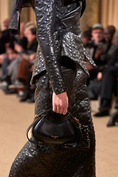 Look 28